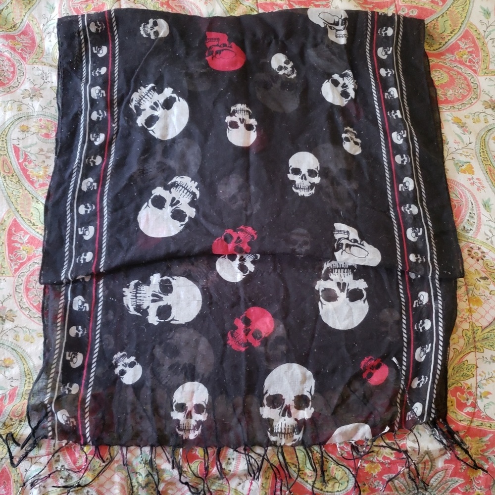 Skull scarf